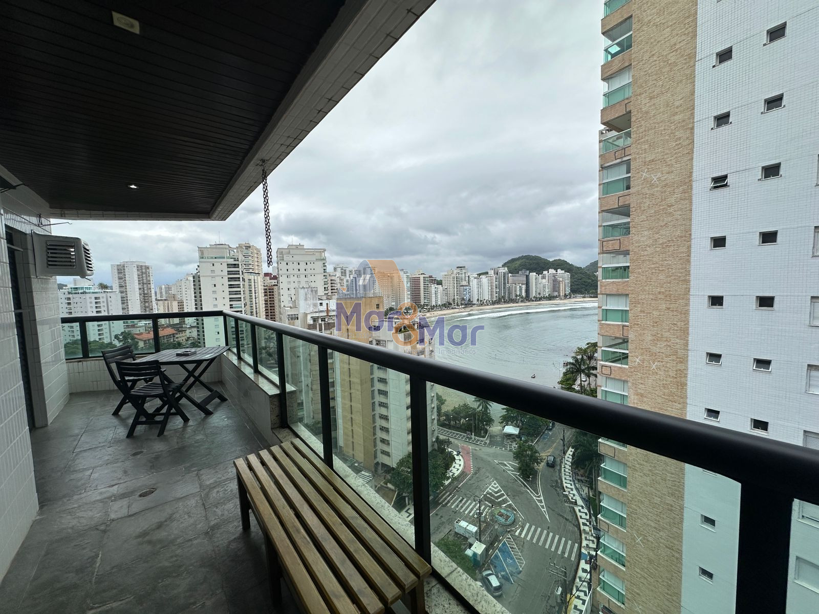 Apartamento na Praia das Astúrias, Guarujá - SP