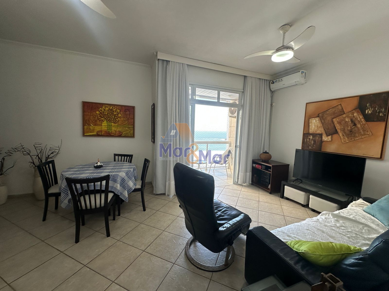 Apartamento Frente ao Mar nas Pitangueiras, Guarujá - SP