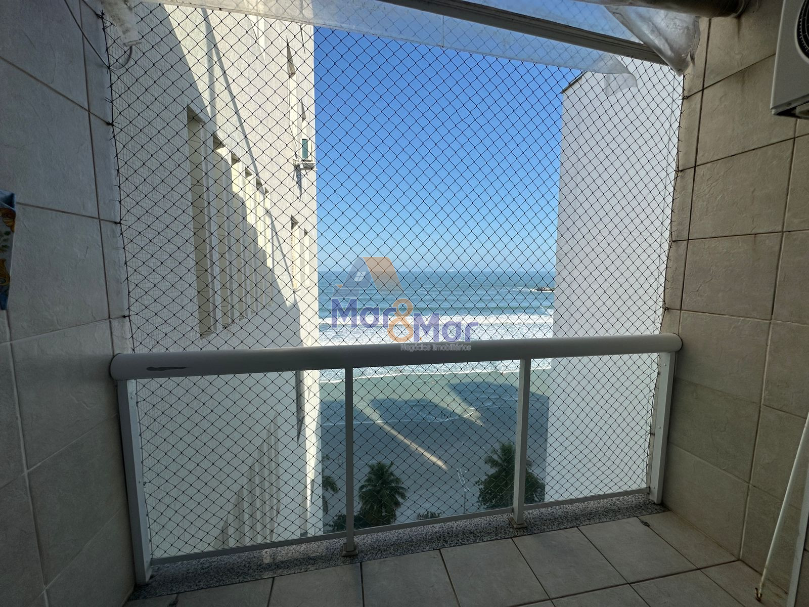 Apartamento Frente ao Mar nas Pitangueiras, Guarujá - SP