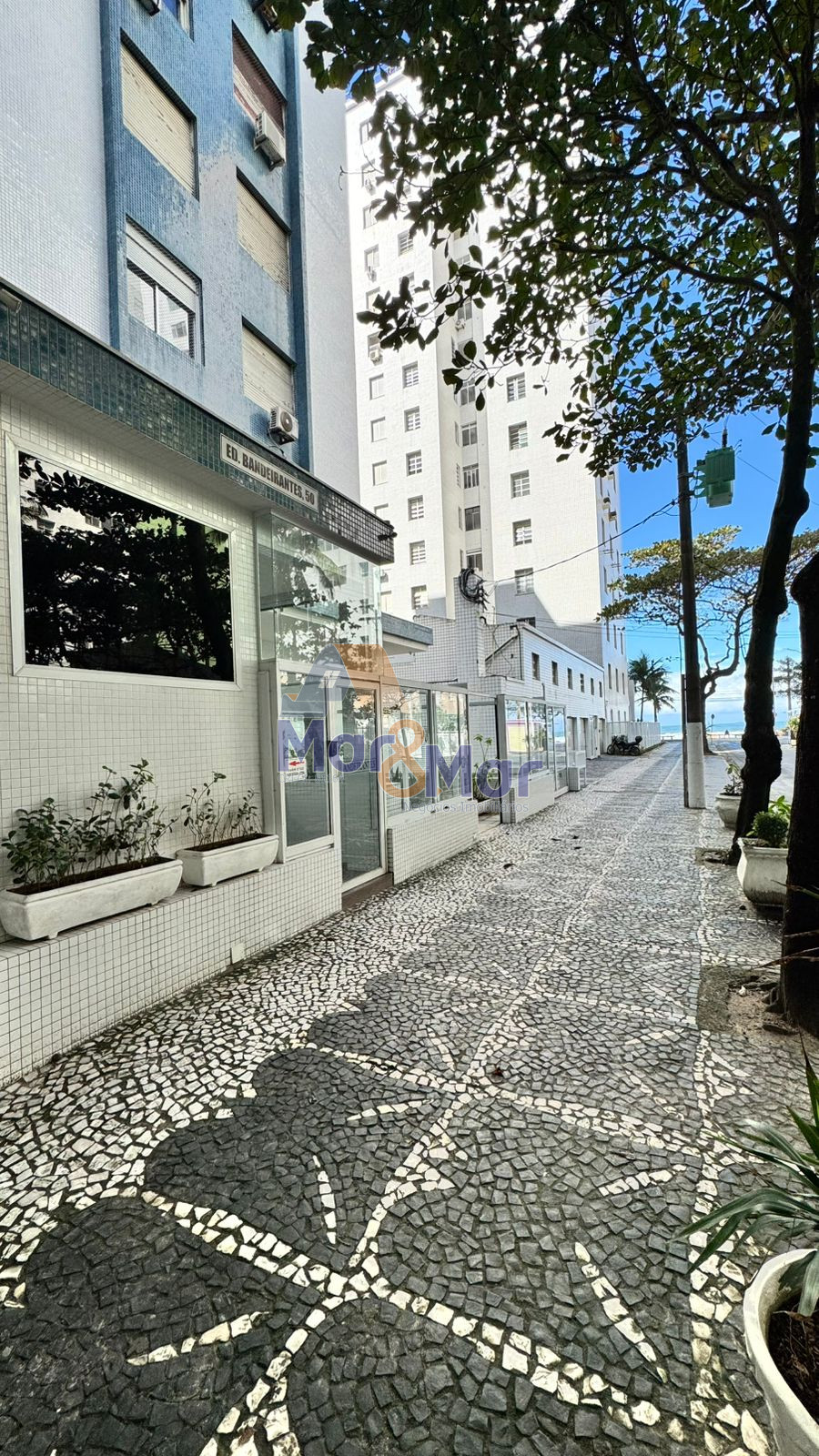 Apartamento na Praia das Pitangueiras, Guarujá - SP