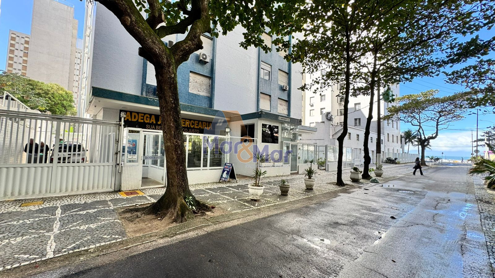 Apartamento na Praia das Pitangueiras, Guarujá - SP