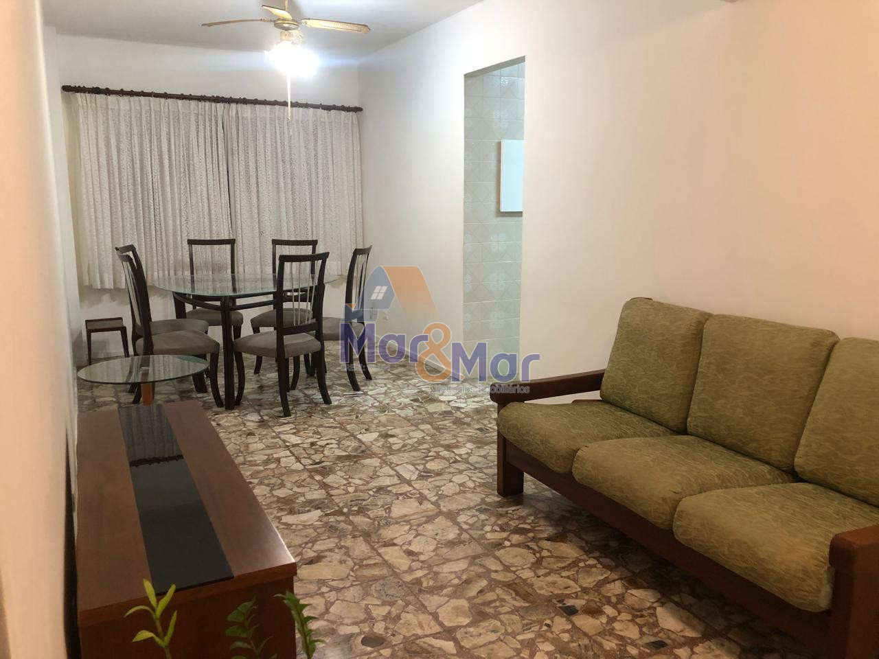 Apartamento na Praia das Pitangueiras, Guarujá - SP