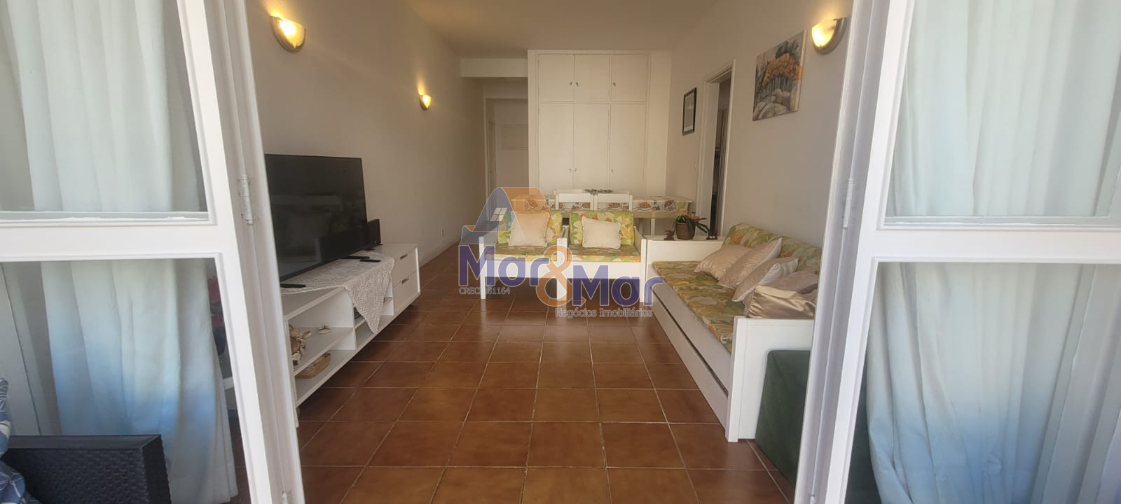 Apartamento na Praia das Pitangueiras, Guarujá - SP