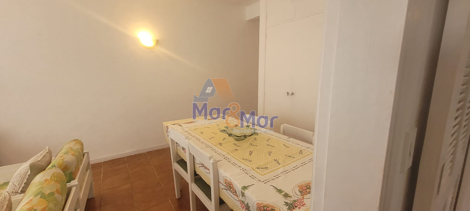 Apartamento na Praia das Pitangueiras, Guarujá - SP