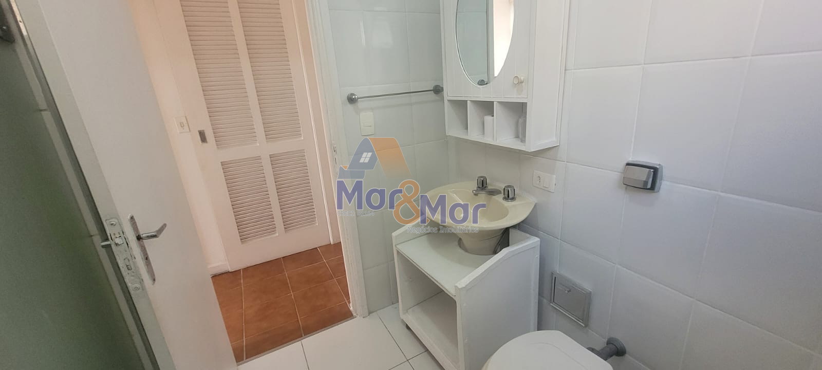 Apartamento na Praia das Pitangueiras, Guarujá - SP