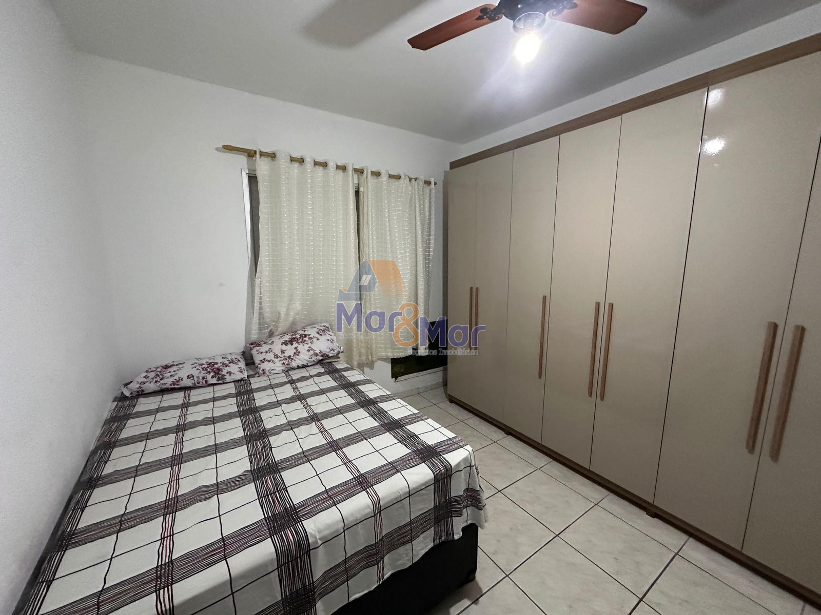 Apartamento na Praia da Enseada, Guarujá - SP