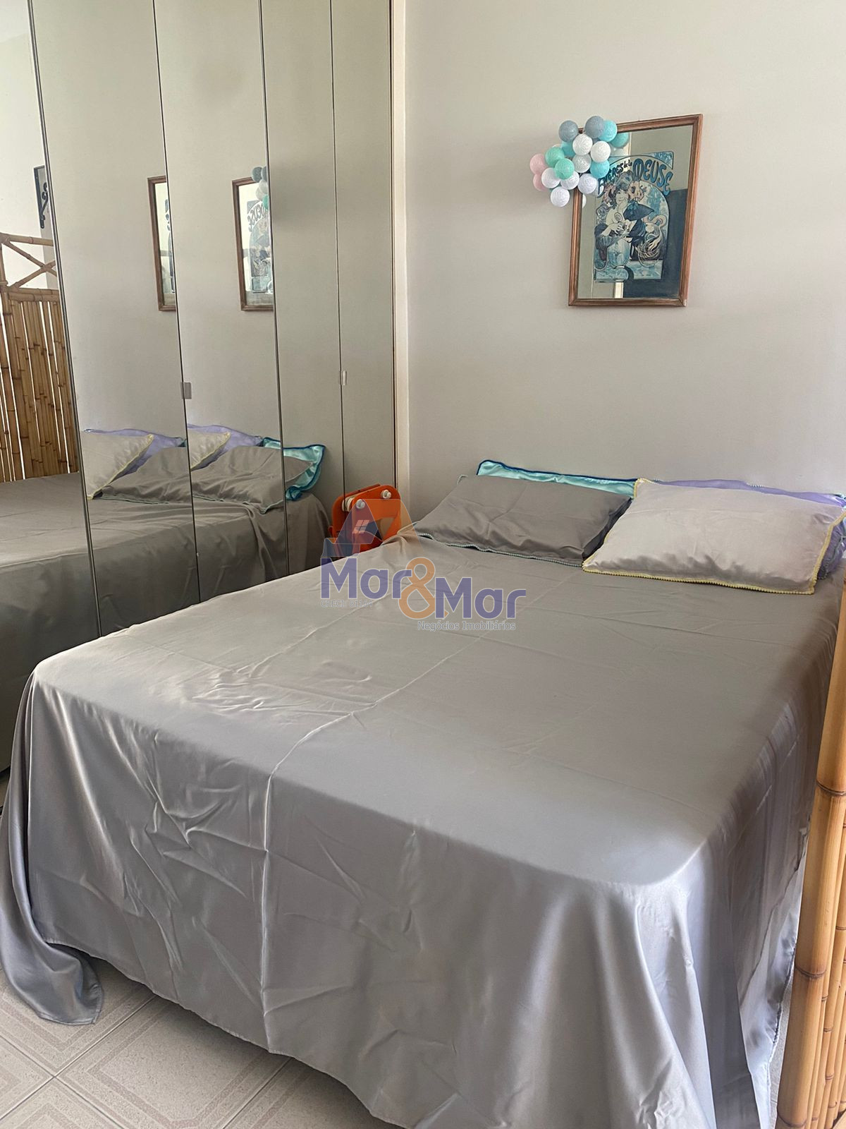 Apartamento na Praia das Pitangueiras, Guarujá - SP