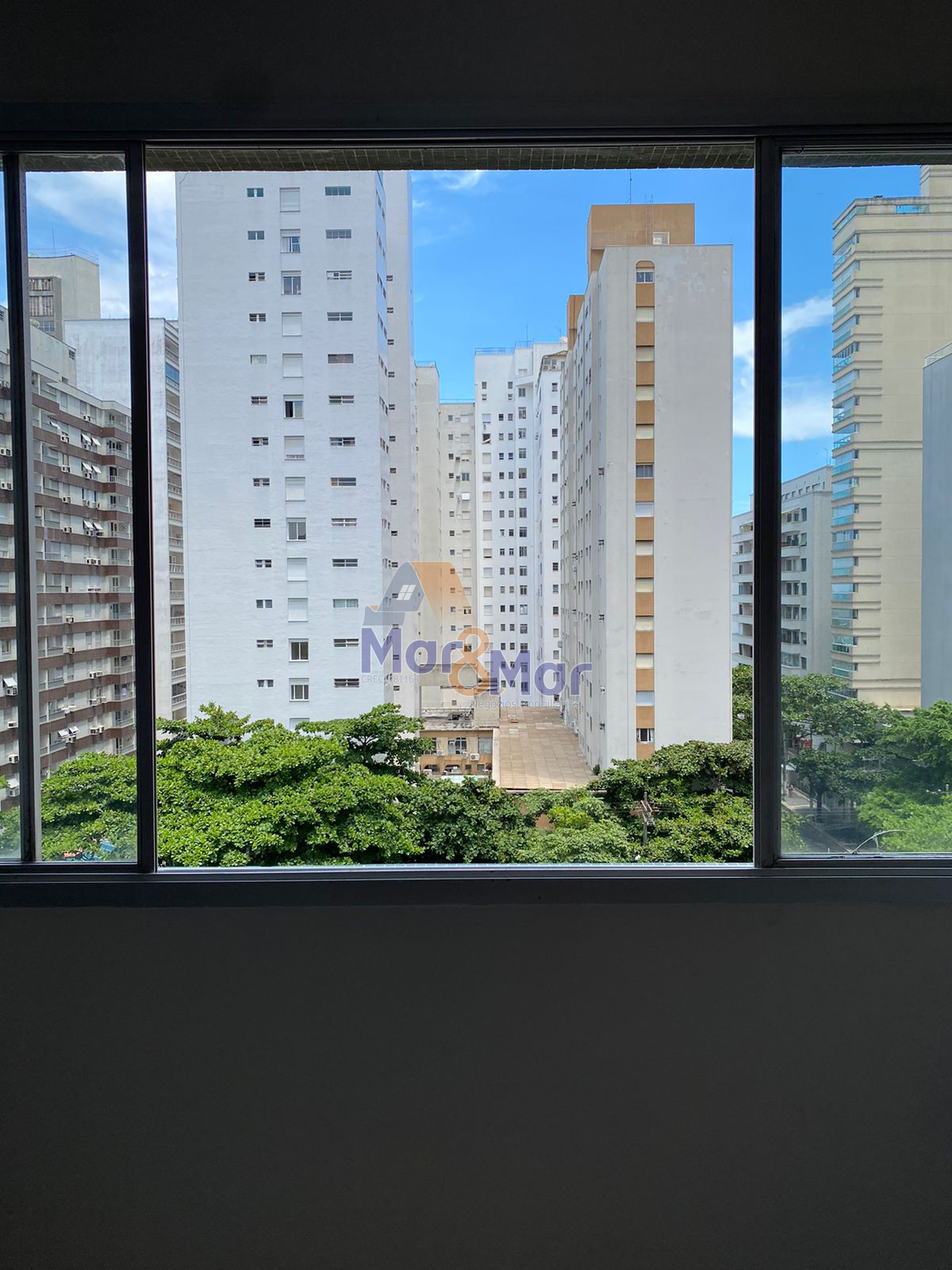 Apartamento na Praia das Pitangueiras, Guarujá - SP
