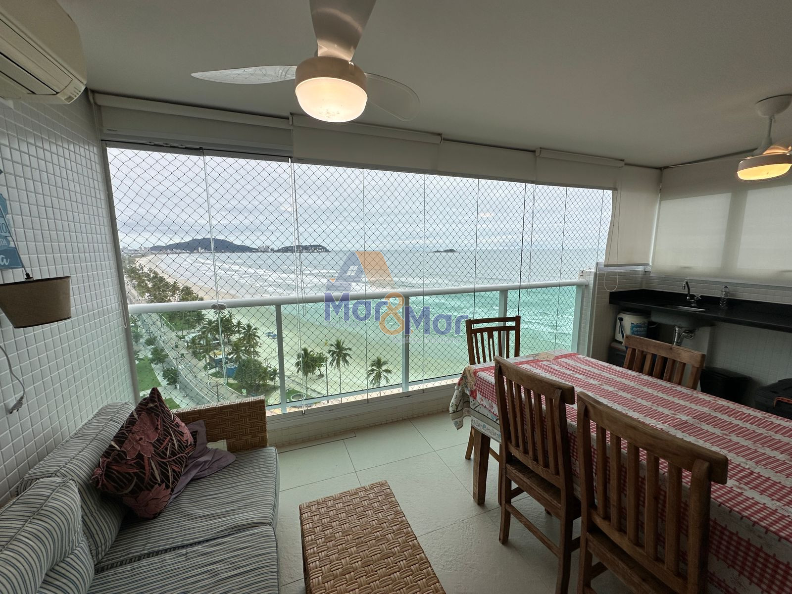 Apartamento na Praia da Enseada, Guarujá - SP