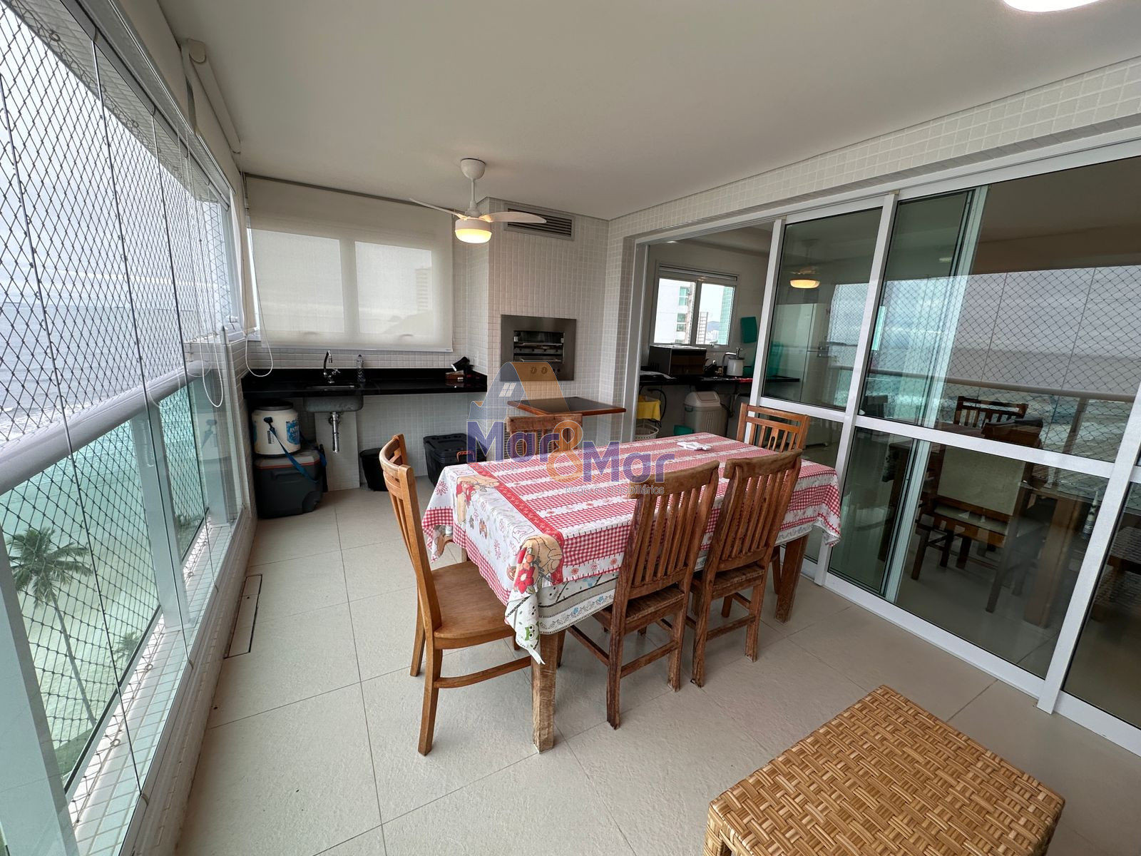 Apartamento na Praia da Enseada, Guarujá - SP