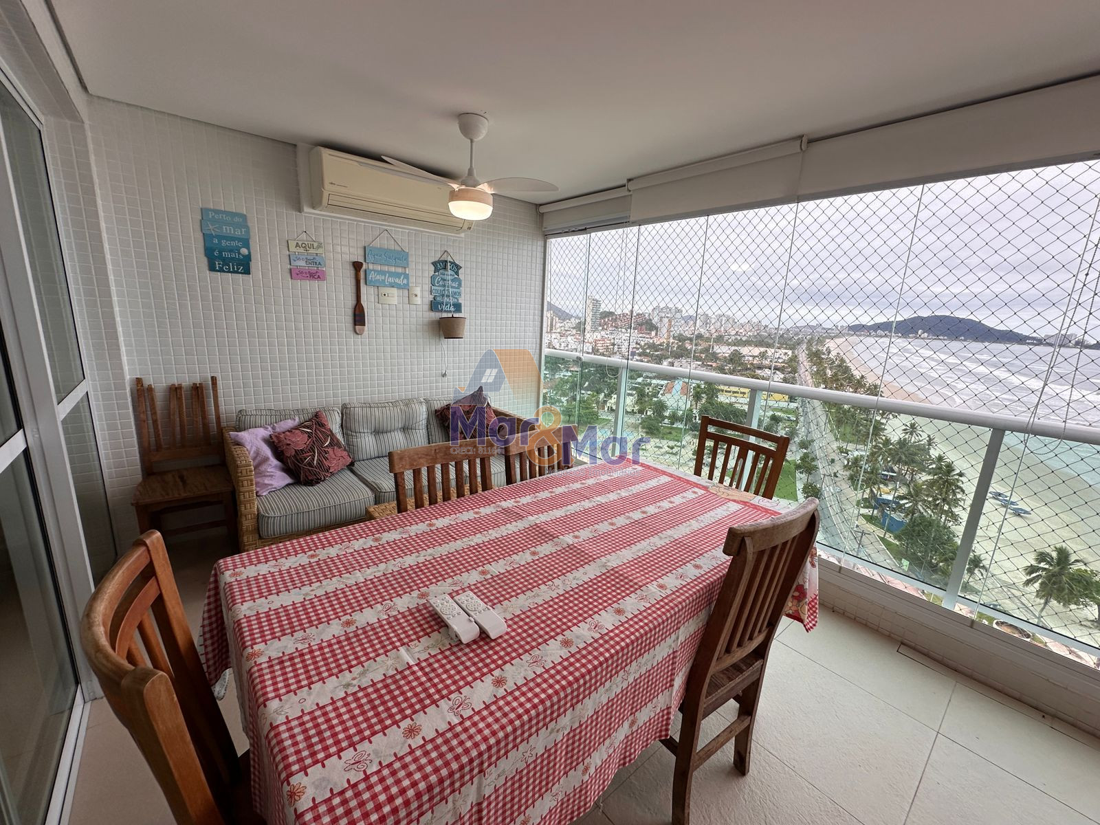 Apartamento na Praia da Enseada, Guarujá - SP