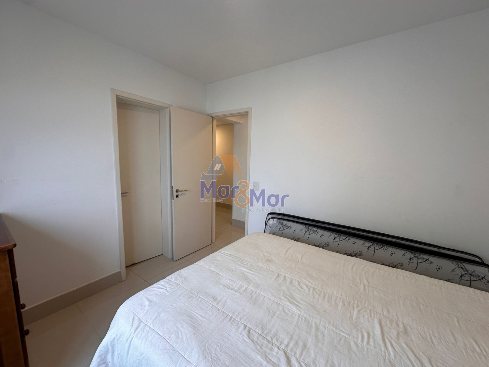Apartamento na Praia da Enseada, Guarujá - SP