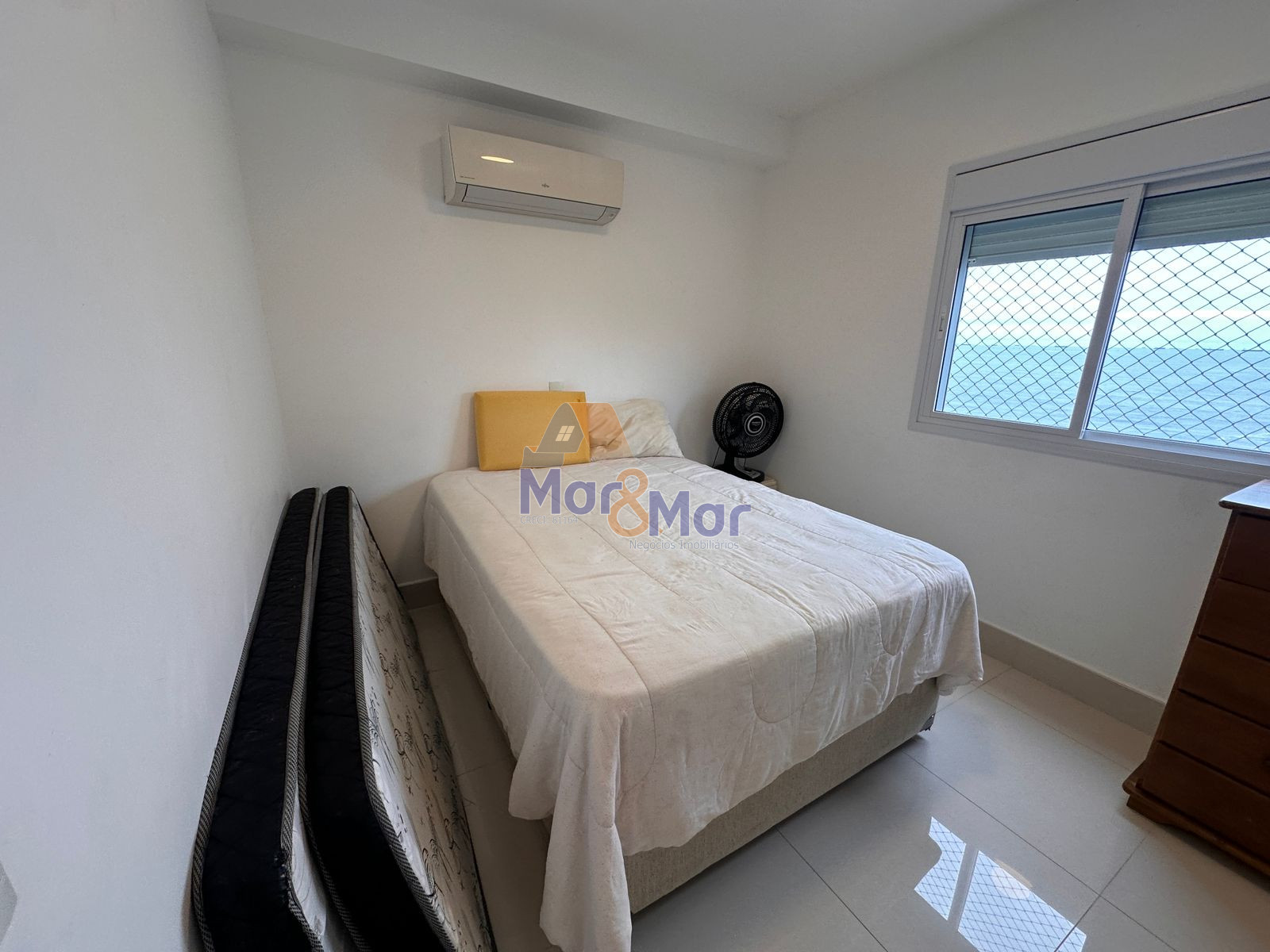 Apartamento na Praia da Enseada, Guarujá - SP
