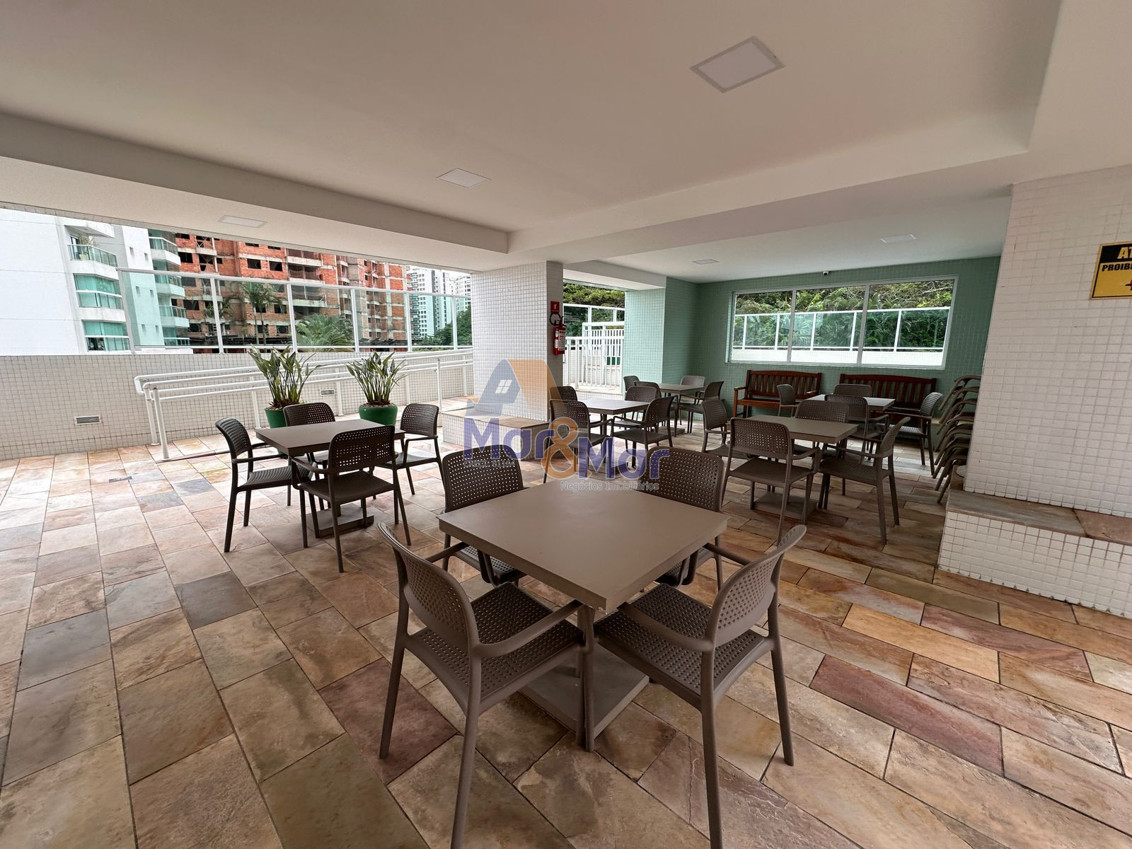 Apartamento na Praia da Enseada, Guarujá - SP