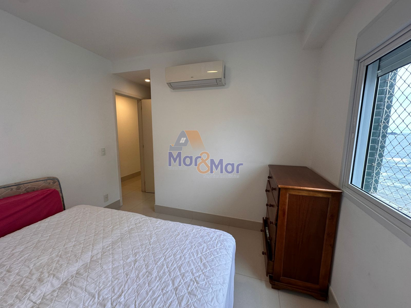 Apartamento na Praia da Enseada, Guarujá - SP