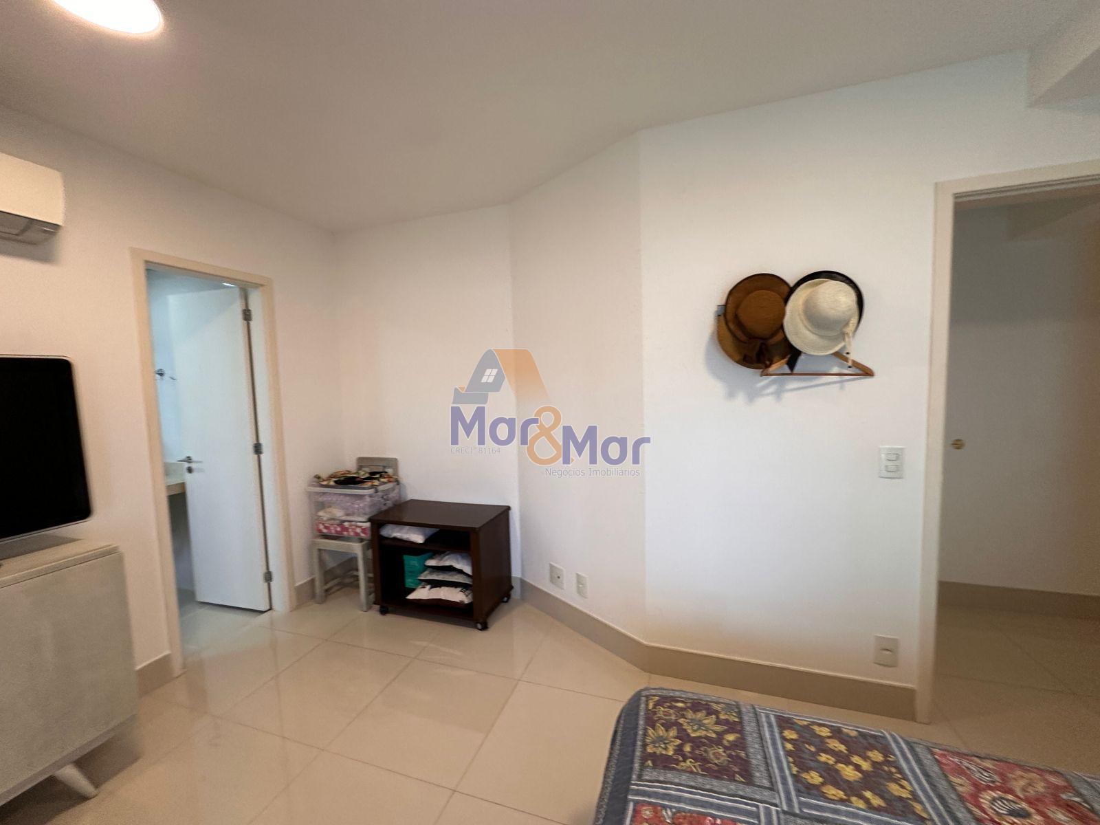 Apartamento na Praia da Enseada, Guarujá - SP