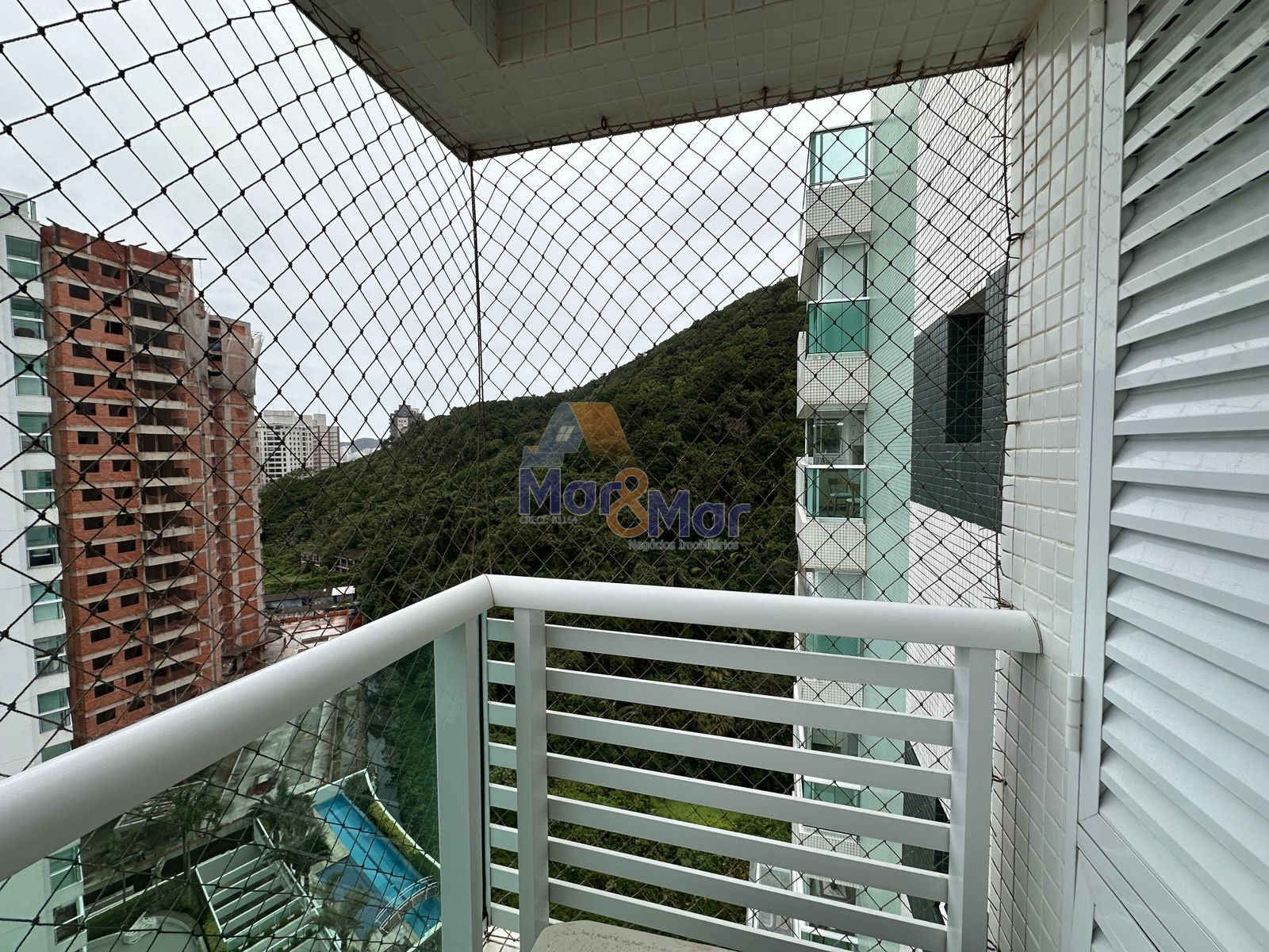 Apartamento na Praia da Enseada, Guarujá - SP