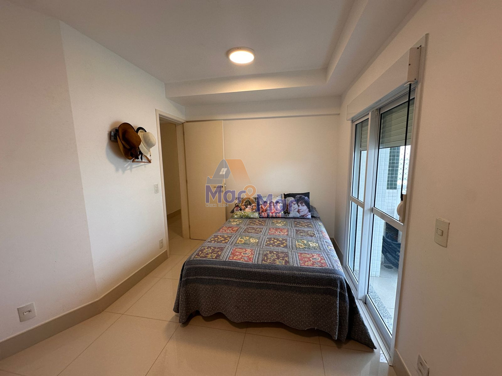Apartamento na Praia da Enseada, Guarujá - SP