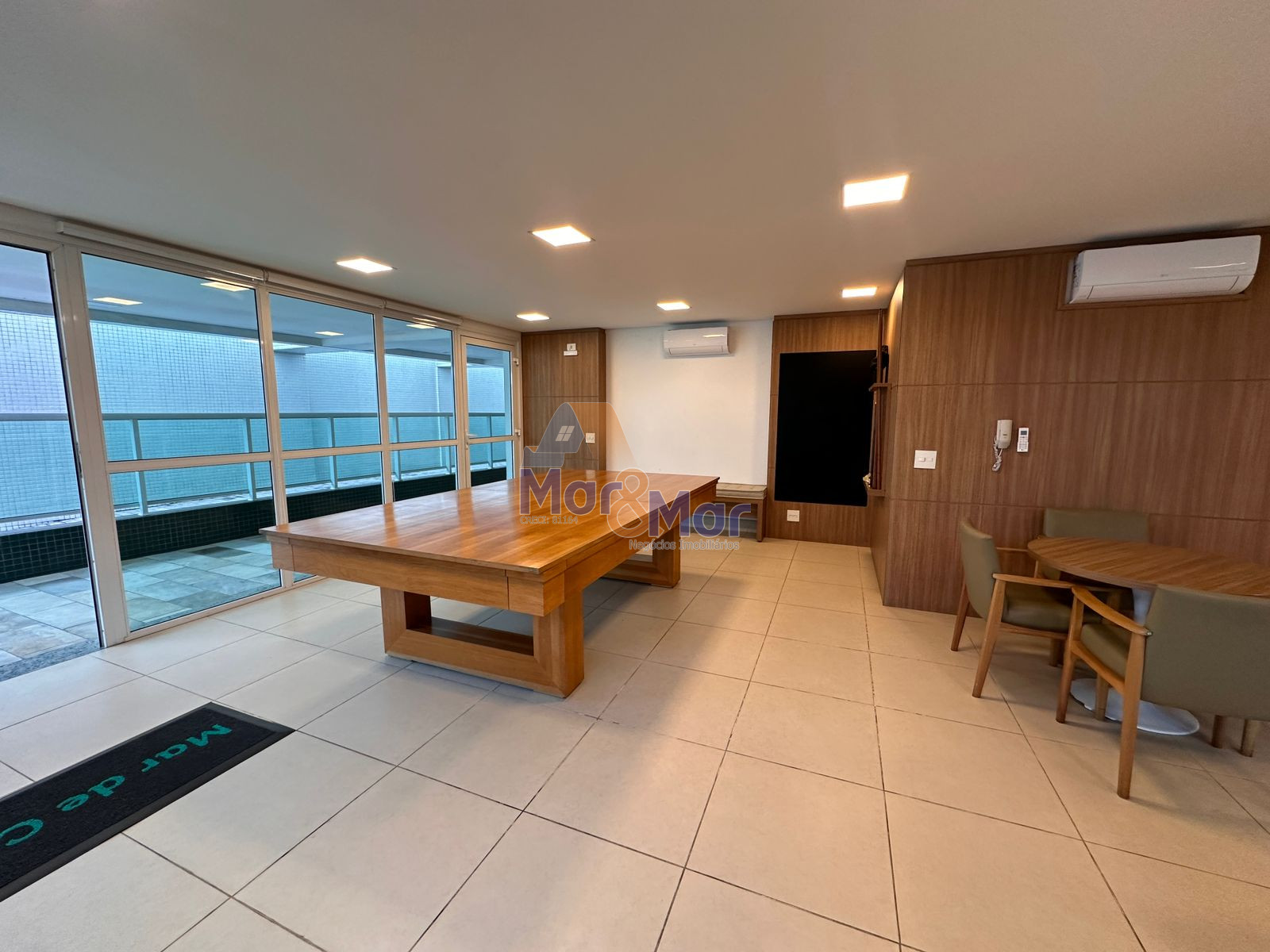 Apartamento na Praia da Enseada, Guarujá - SP