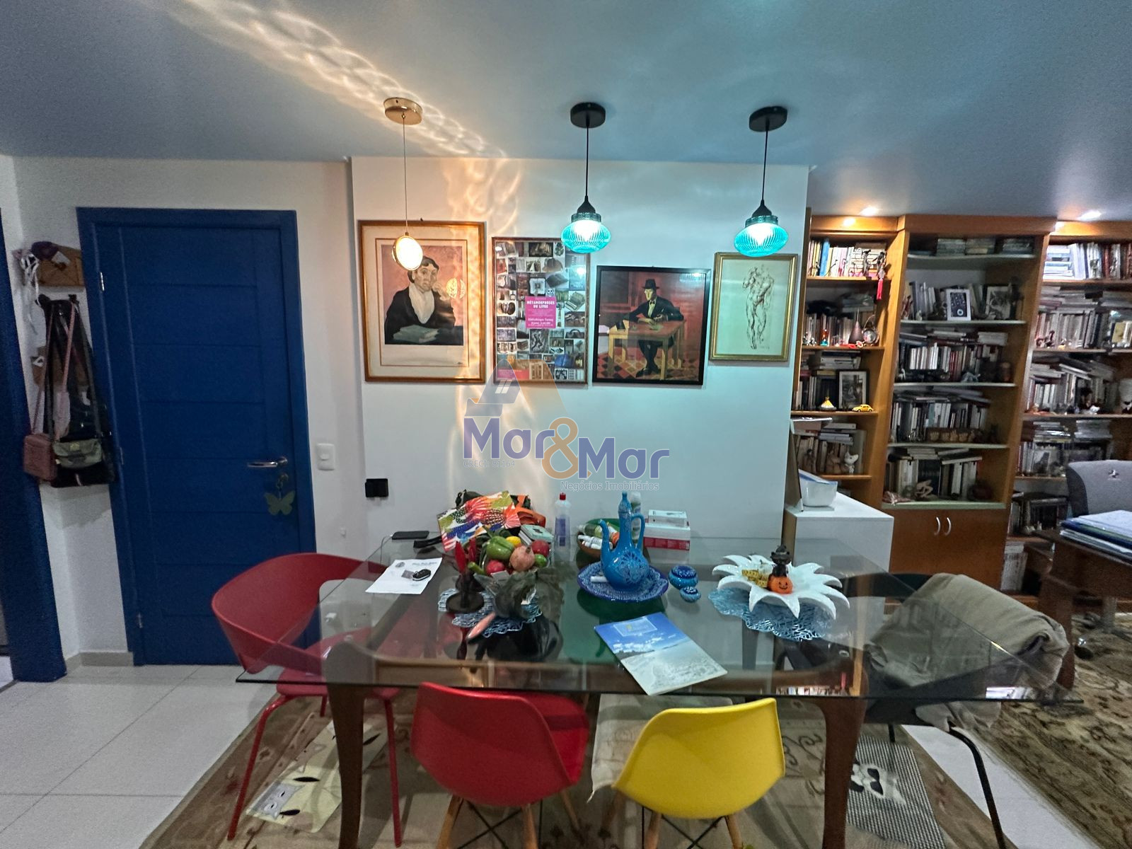 Apartamento na Praia das Pitangueiras, Guarujá - SP
