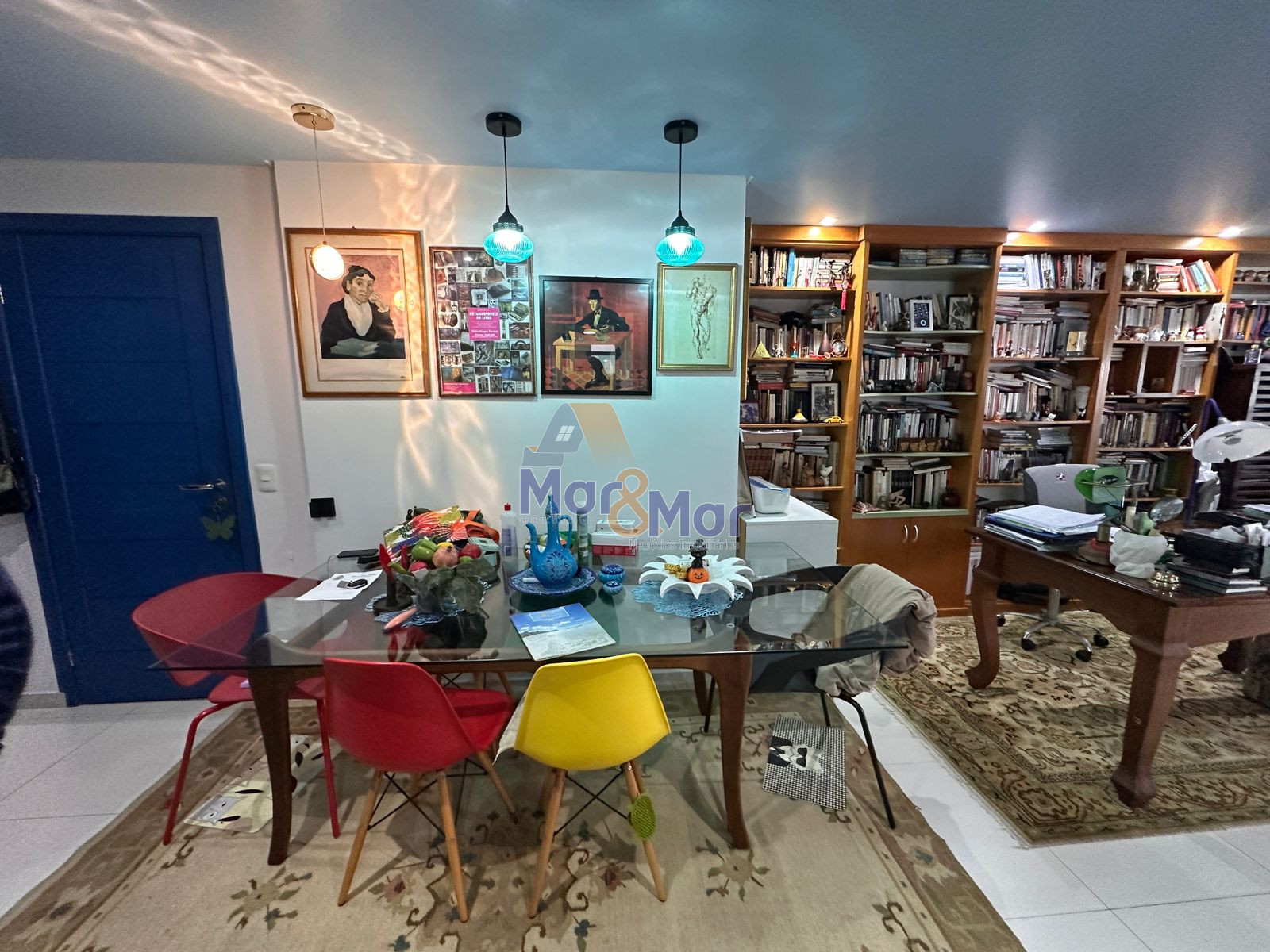 Apartamento na Praia das Pitangueiras, Guarujá - SP