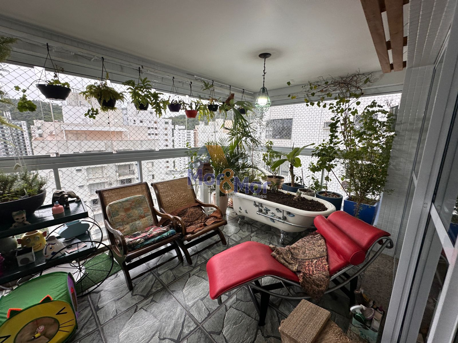 Apartamento na Praia das Pitangueiras, Guarujá - SP