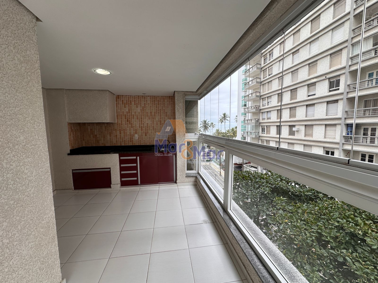 Apartamento na Praia das Pitangueiras, Guarujá - SP