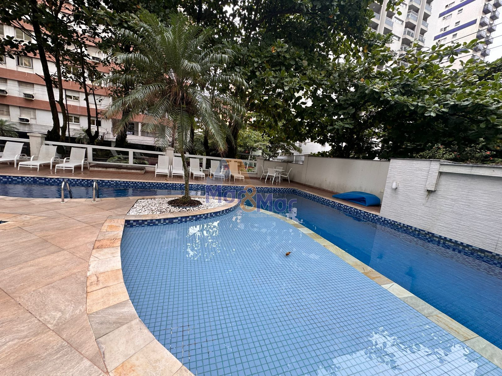 Apartamento na Praia das Pitangueiras, Guarujá - SP