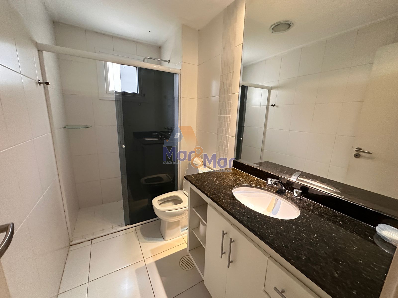 Apartamento na Praia das Pitangueiras, Guarujá - SP