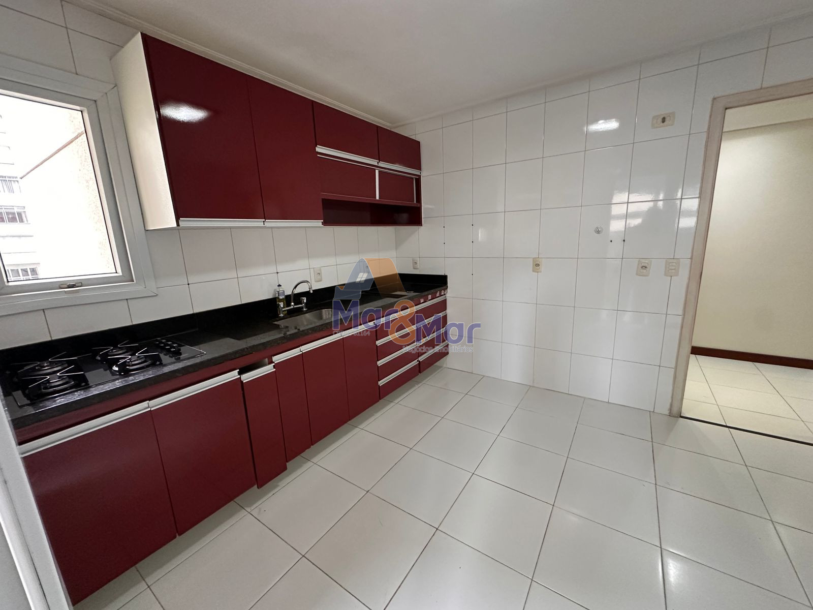 Apartamento na Praia das Pitangueiras, Guarujá - SP