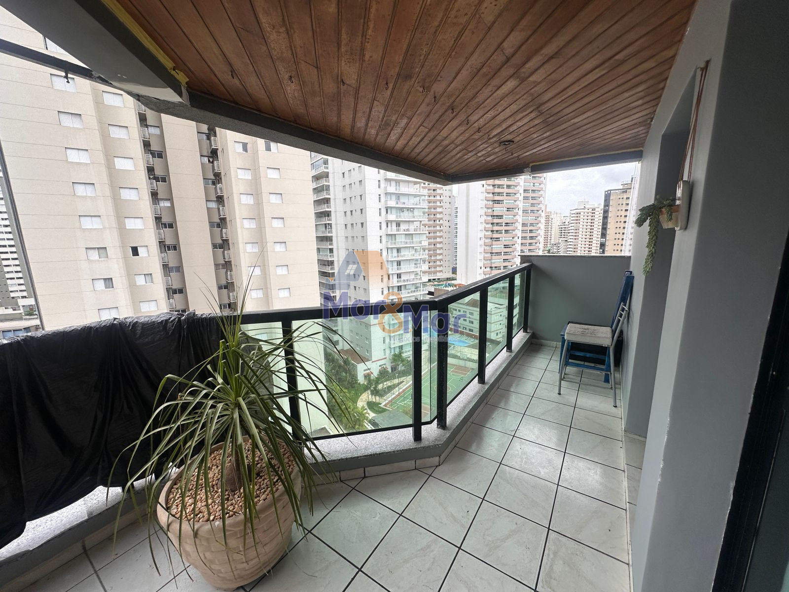 Apartamento na Praia das Astúrias, Guarujá - SP