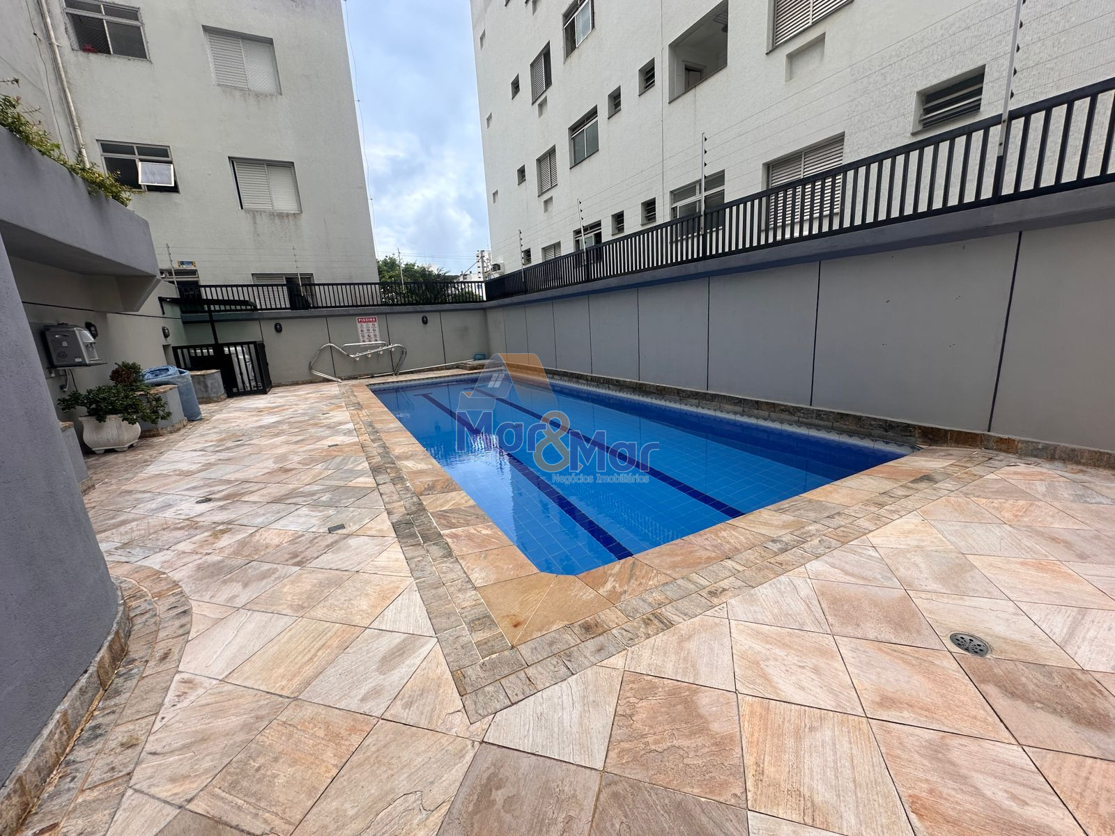 Apartamento na Praia das Astúrias, Guarujá - SP