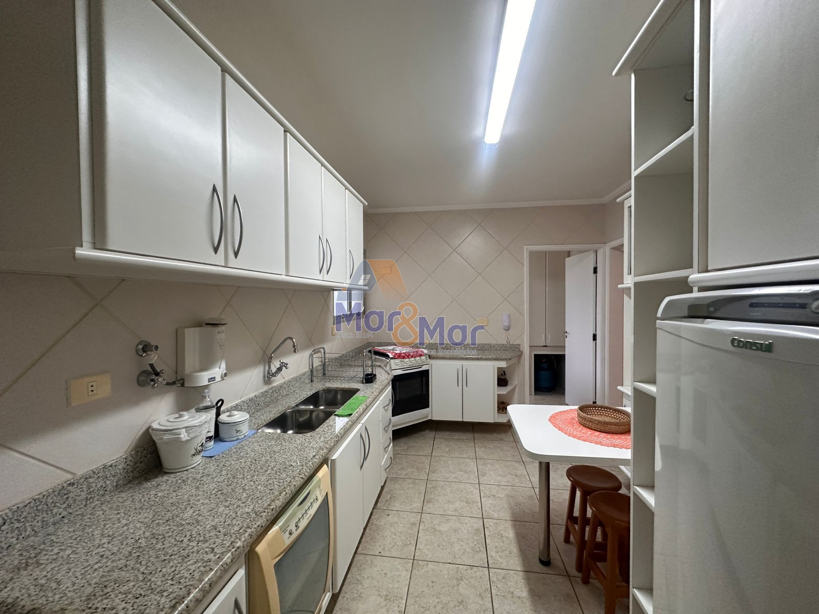 Apartamento na Praia das Pitangueiras, Guarujá - SP