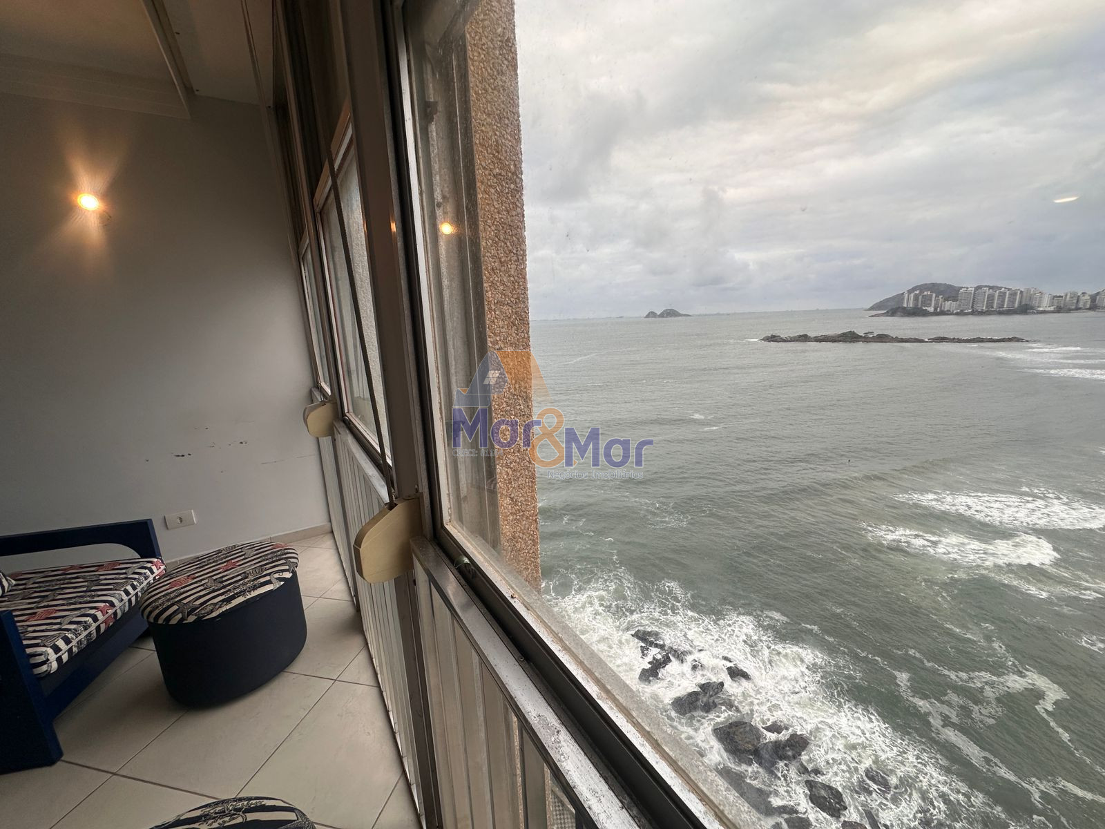 Apartamento na Praia das Pitangueiras, Guarujá - SP