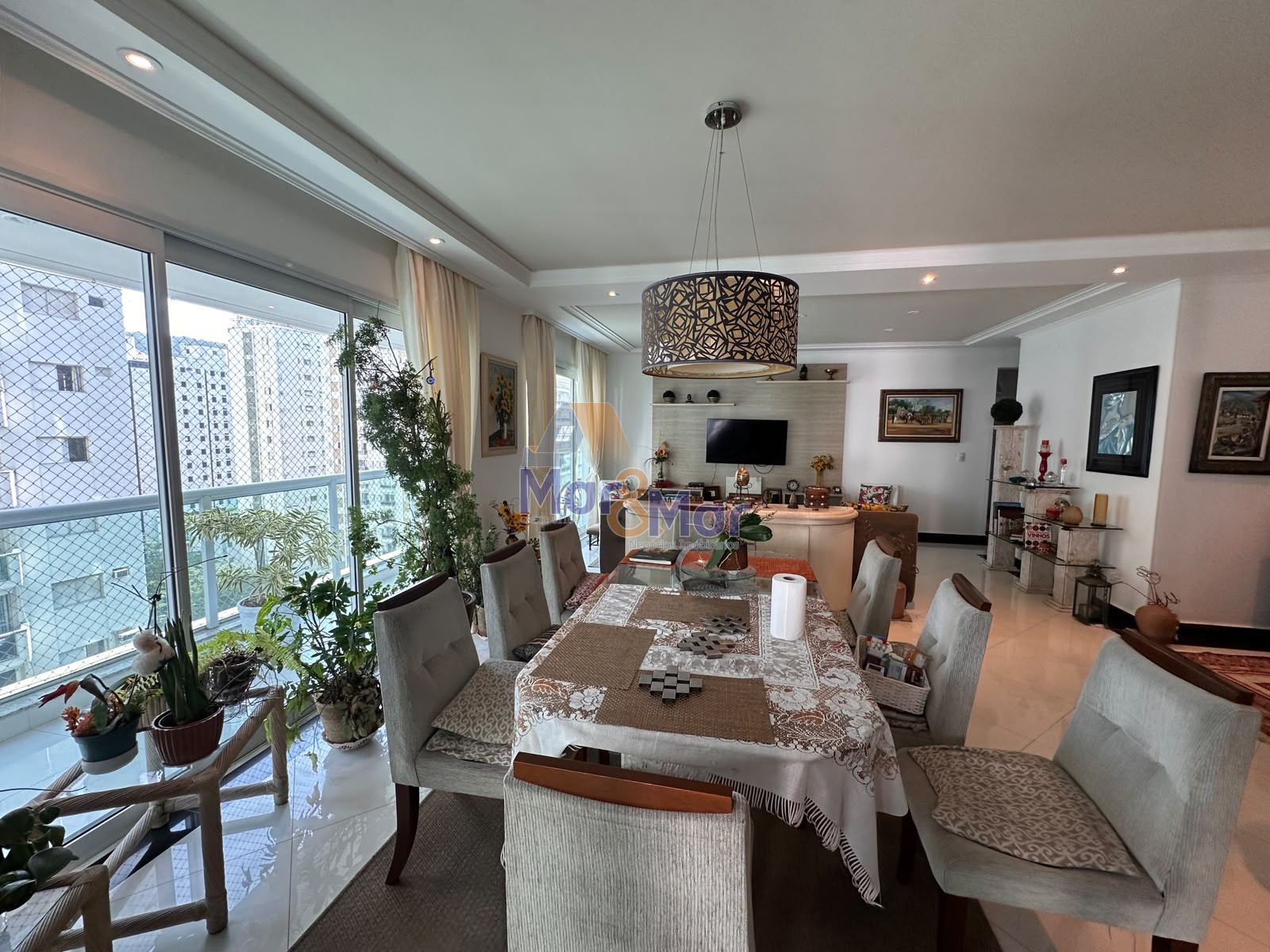 Apartamento na Praia das Pitangueiras, Guarujá - SP