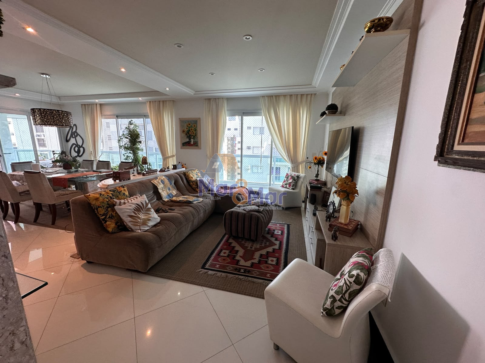 Apartamento na Praia das Pitangueiras, Guarujá - SP