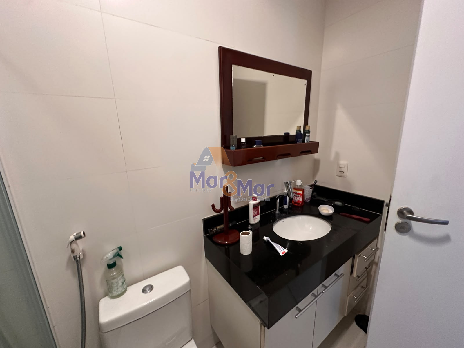 Apartamento na Praia das Pitangueiras, Guarujá - SP