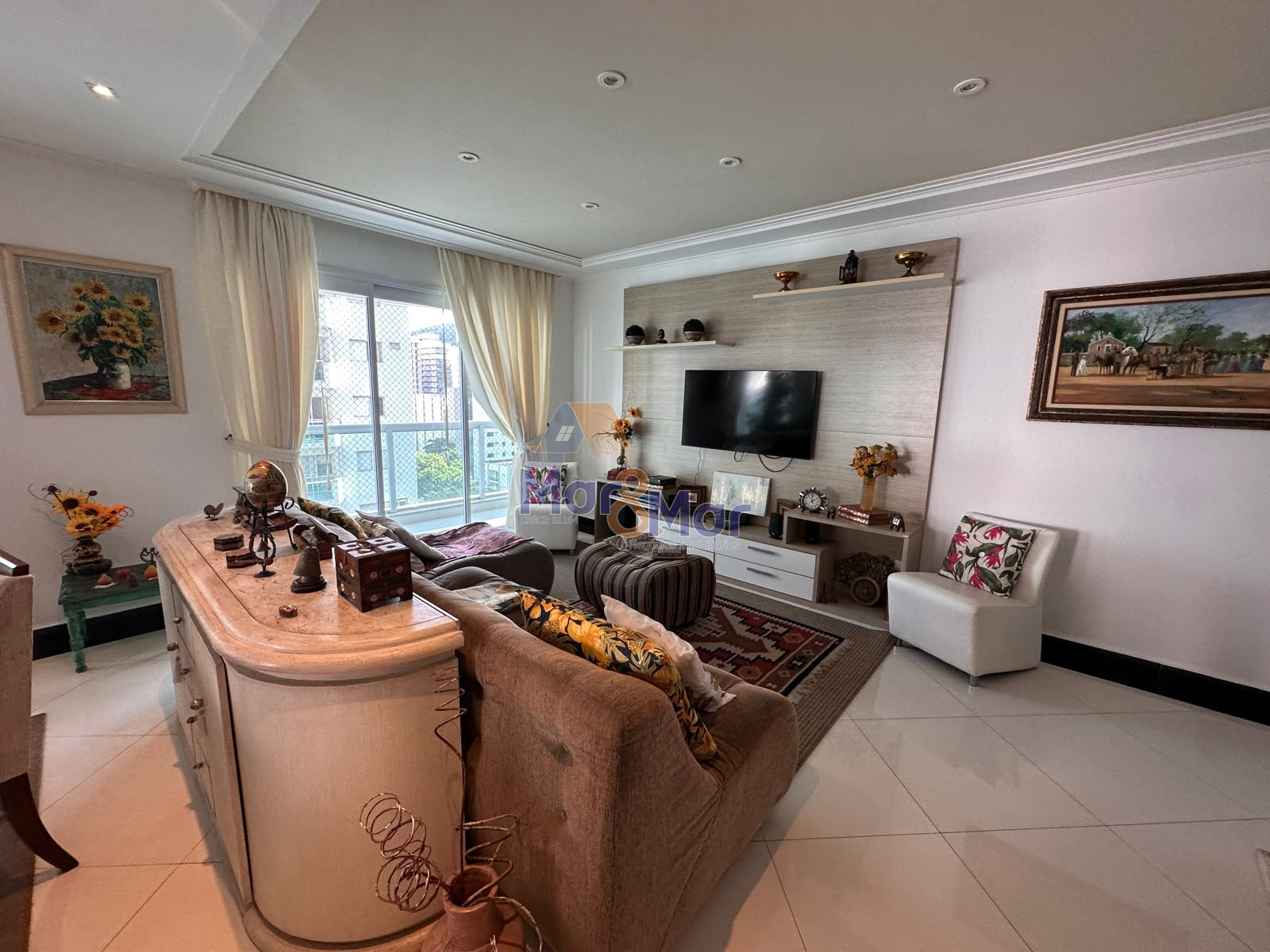 Apartamento na Praia das Pitangueiras, Guarujá - SP