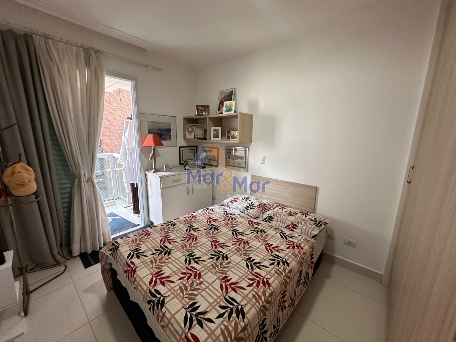 Apartamento na Praia das Pitangueiras, Guarujá - SP