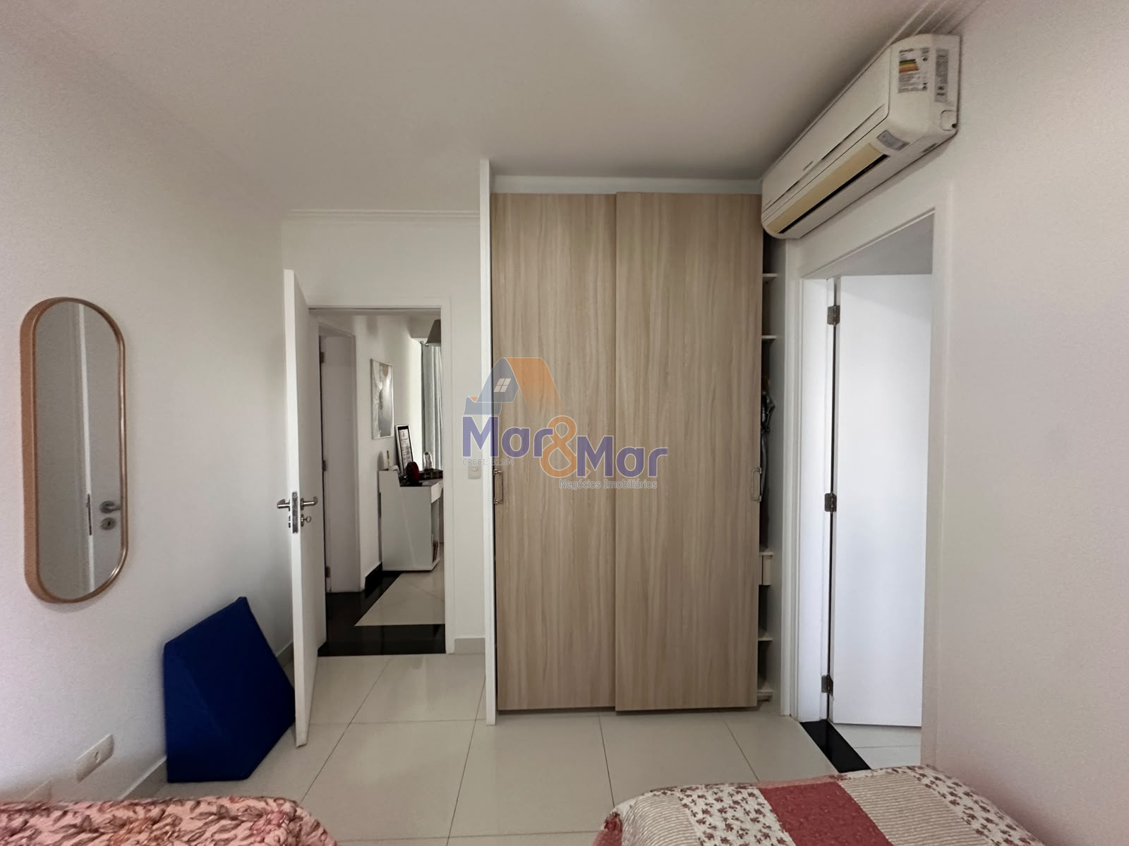 Apartamento na Praia das Pitangueiras, Guarujá - SP