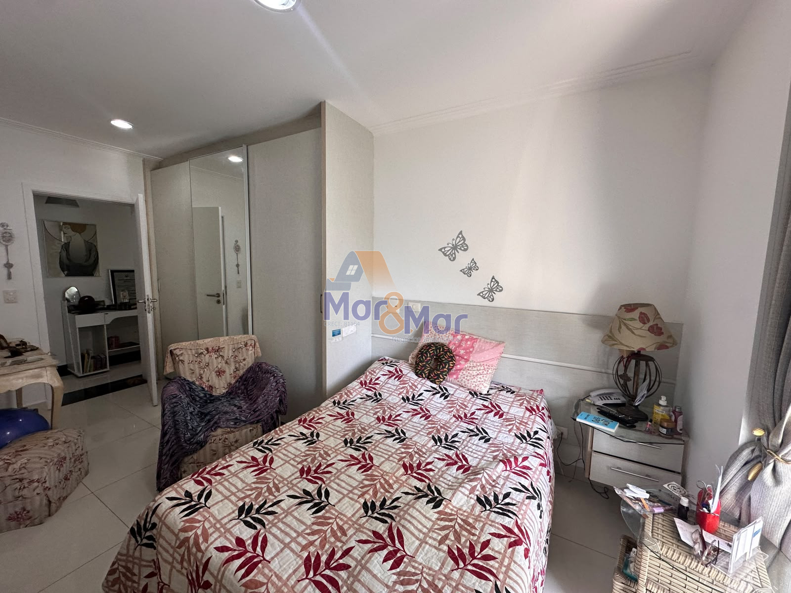 Apartamento na Praia das Pitangueiras, Guarujá - SP