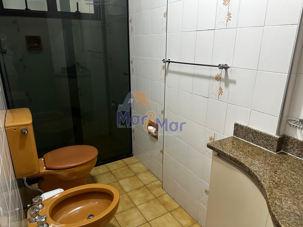Apartamento na Praia das Pitangueiras, Guarujá - SP