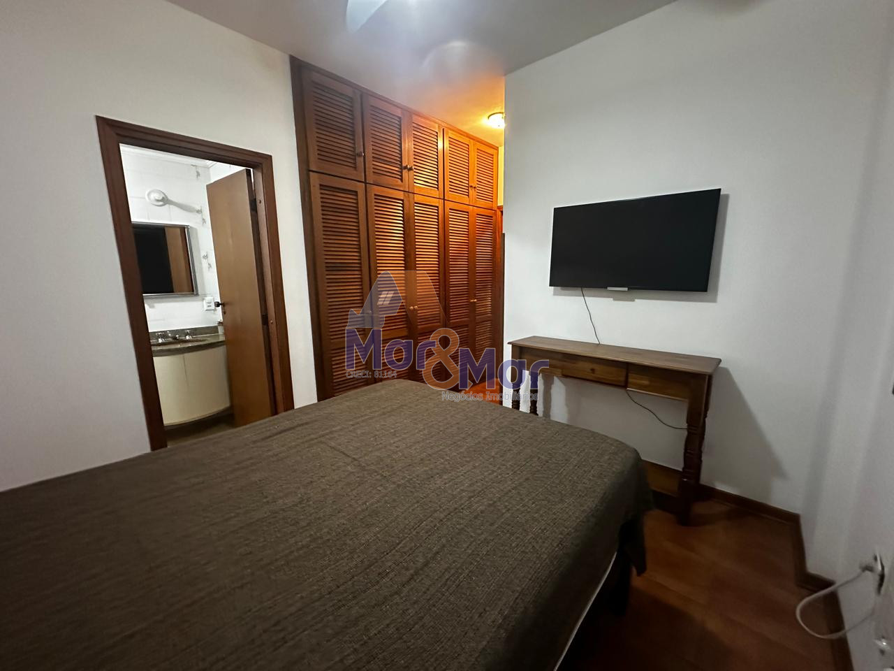 Apartamento na Praia das Pitangueiras, Guarujá - SP