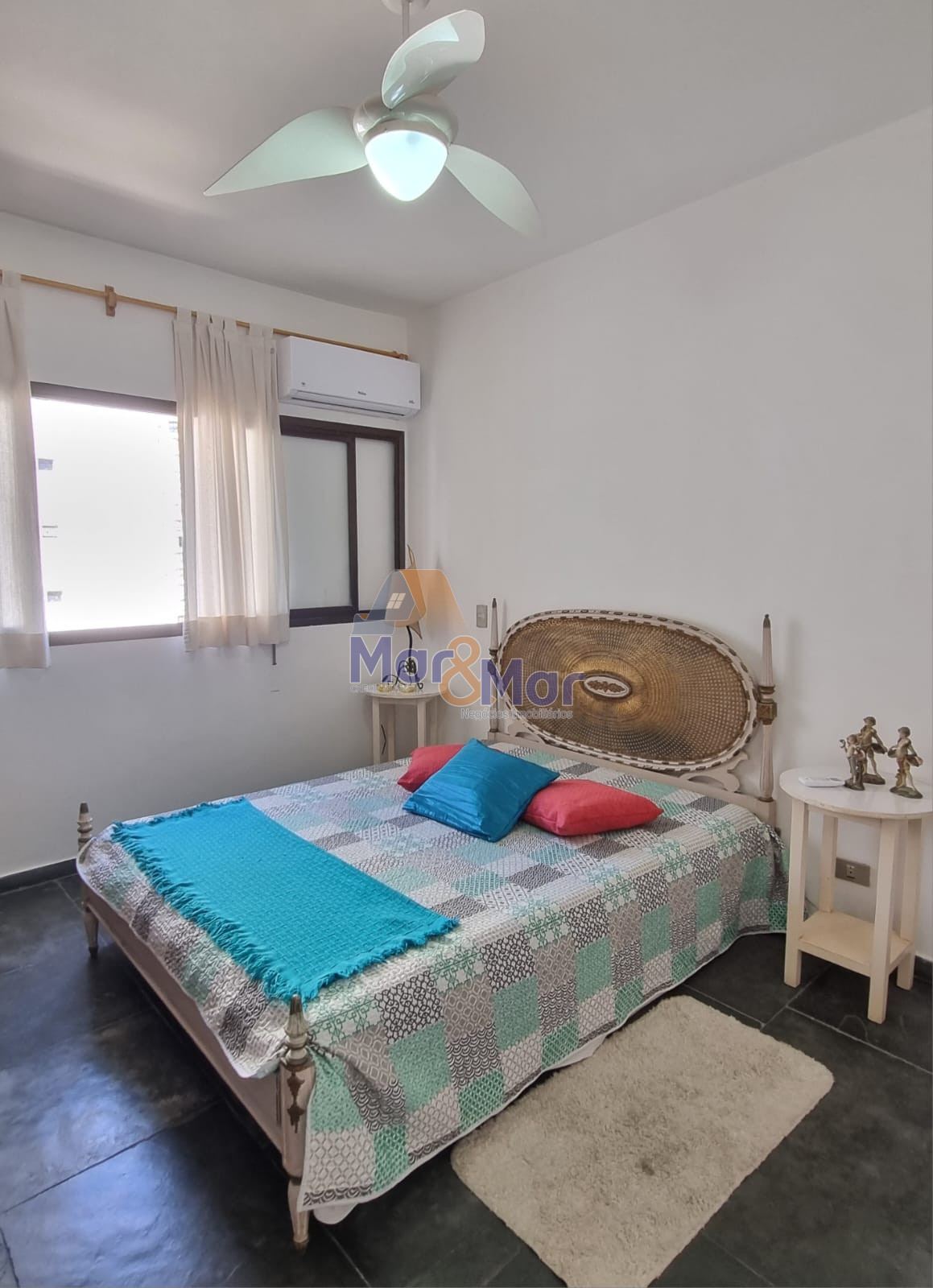 Apartamento na Praia das Pitangueiras, Guarujá - SP