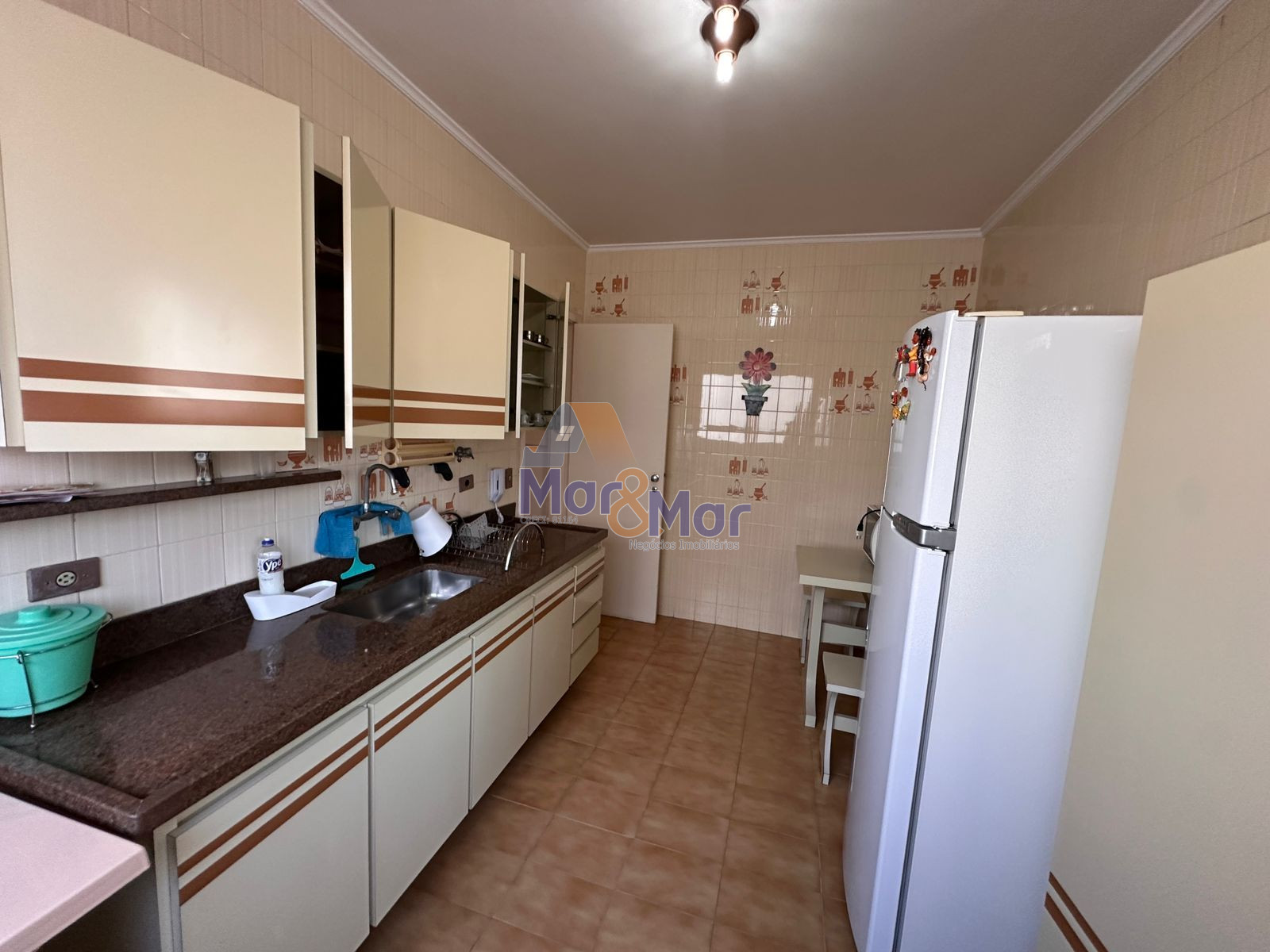 Apartamento na Praia das Pitangueiras, Guarujá - SP