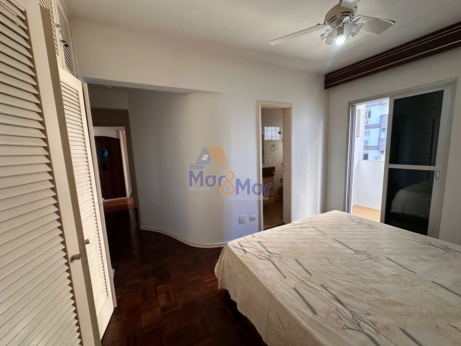 Apartamento na Praia das Pitangueiras, Guarujá - SP