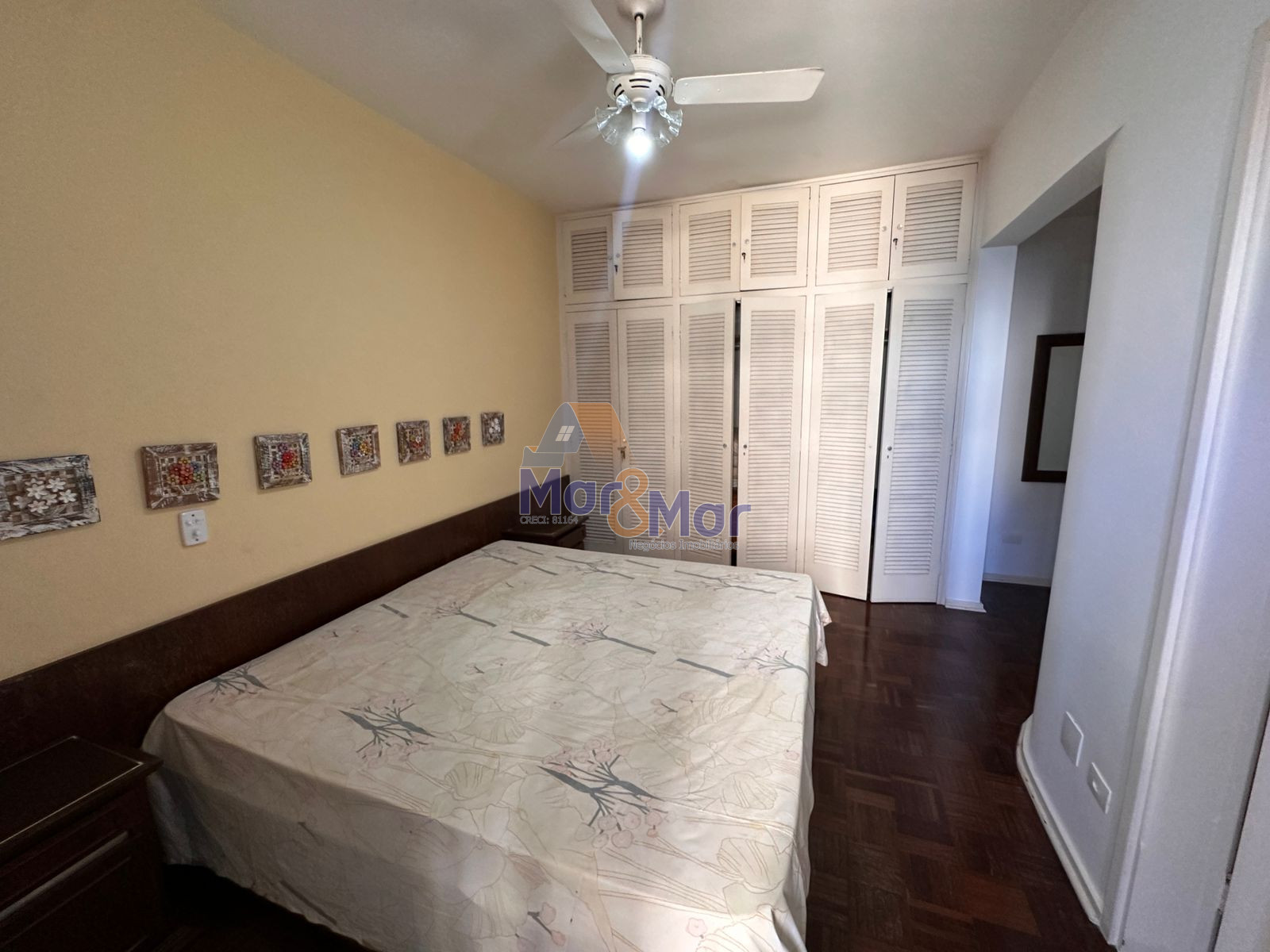 Apartamento na Praia das Pitangueiras, Guarujá - SP