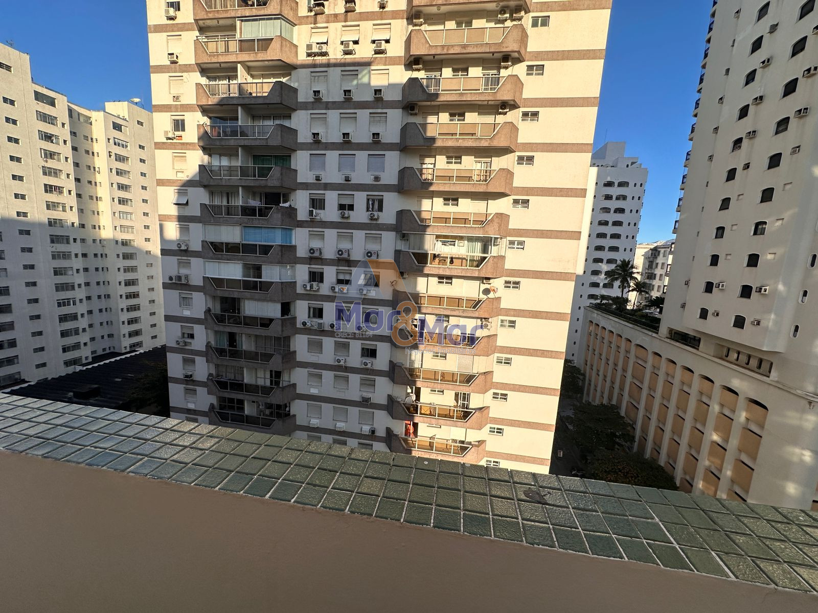 Apartamento na Praia das Pitangueiras, Guarujá - SP