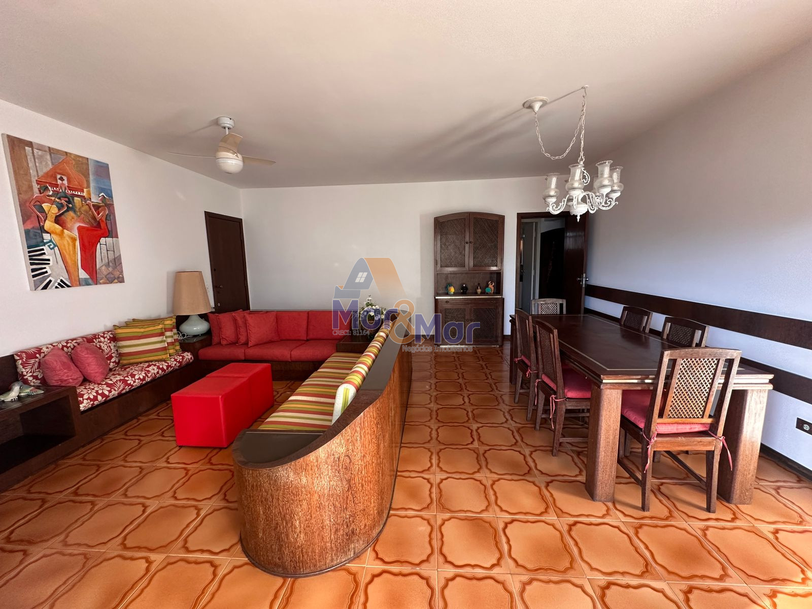 Apartamento na Praia das Pitangueiras, Guarujá - SP