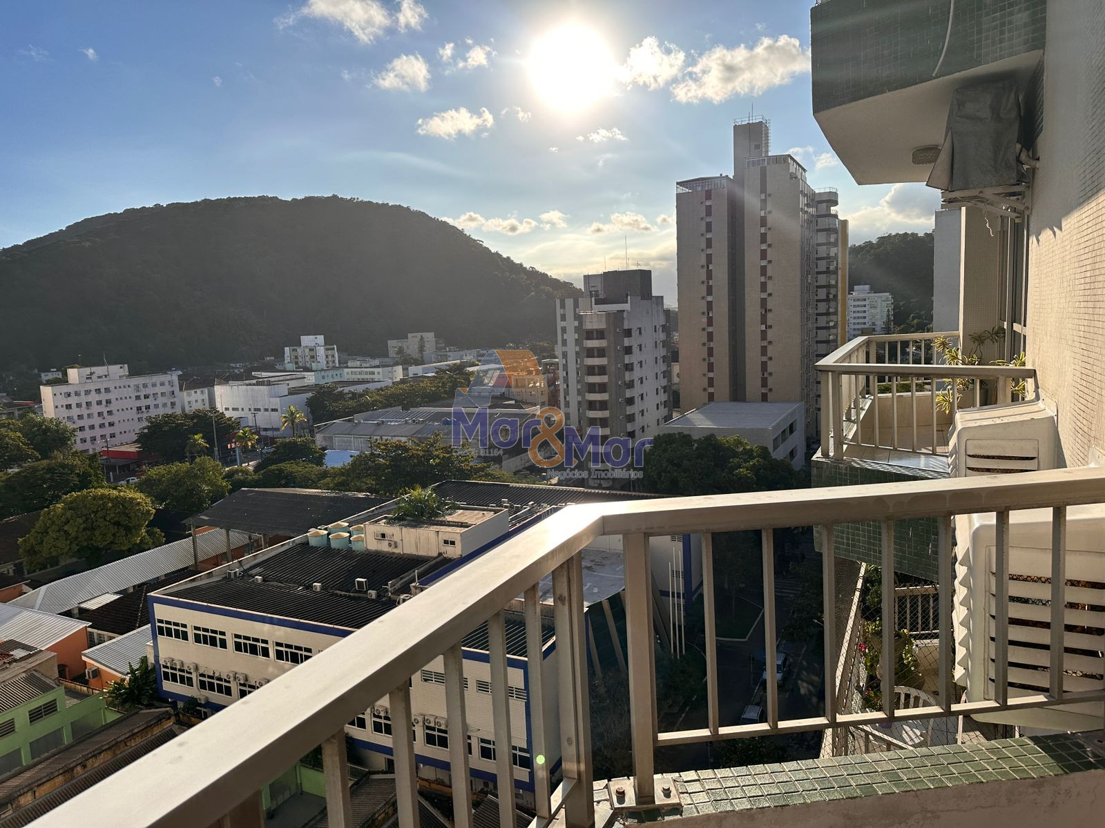 Apartamento na Praia das Pitangueiras, Guarujá - SP
